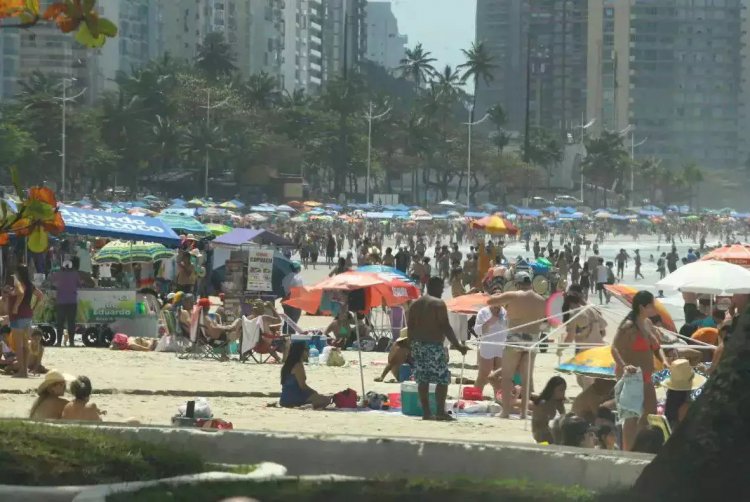 Guarujá proíbe andar de bicicleta na praia, animais de estimação, usar caixas de som e fazer churrasco.