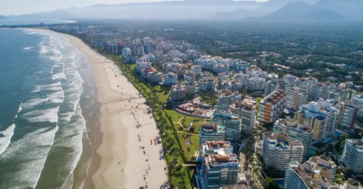 Esgoto contamina praia no litoral deSão Paulo